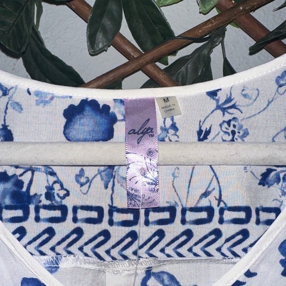 Francesca's Blue Floral Tank Top - Picture 4 of 8